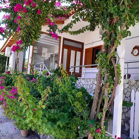 Luxury Dennis Sarandë