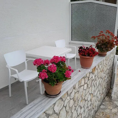 Luxury Dennis Sarandë