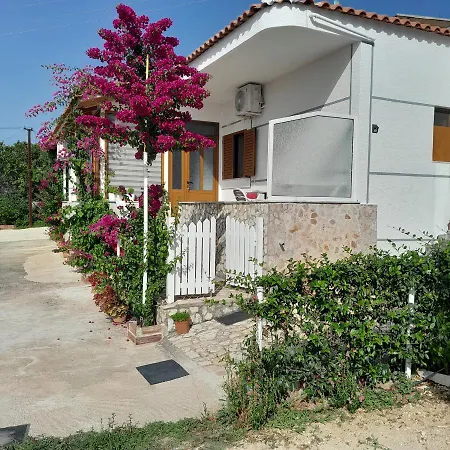 Luxury Dennis * Sarandë