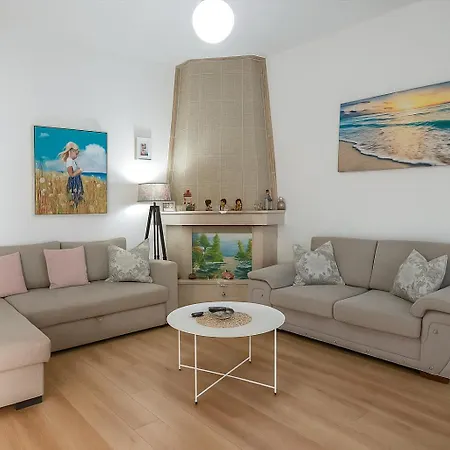 Luxury Dennis Sarandë