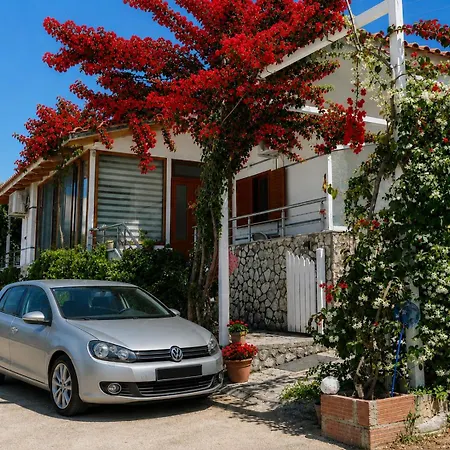 Luxury Dennis * Sarandë