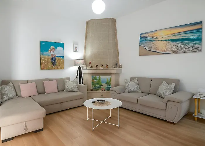 Luxury Dennis Sarandë